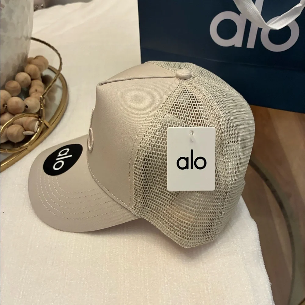 ALO Yoga Beige Mesh Trucker Hat. UNISEX